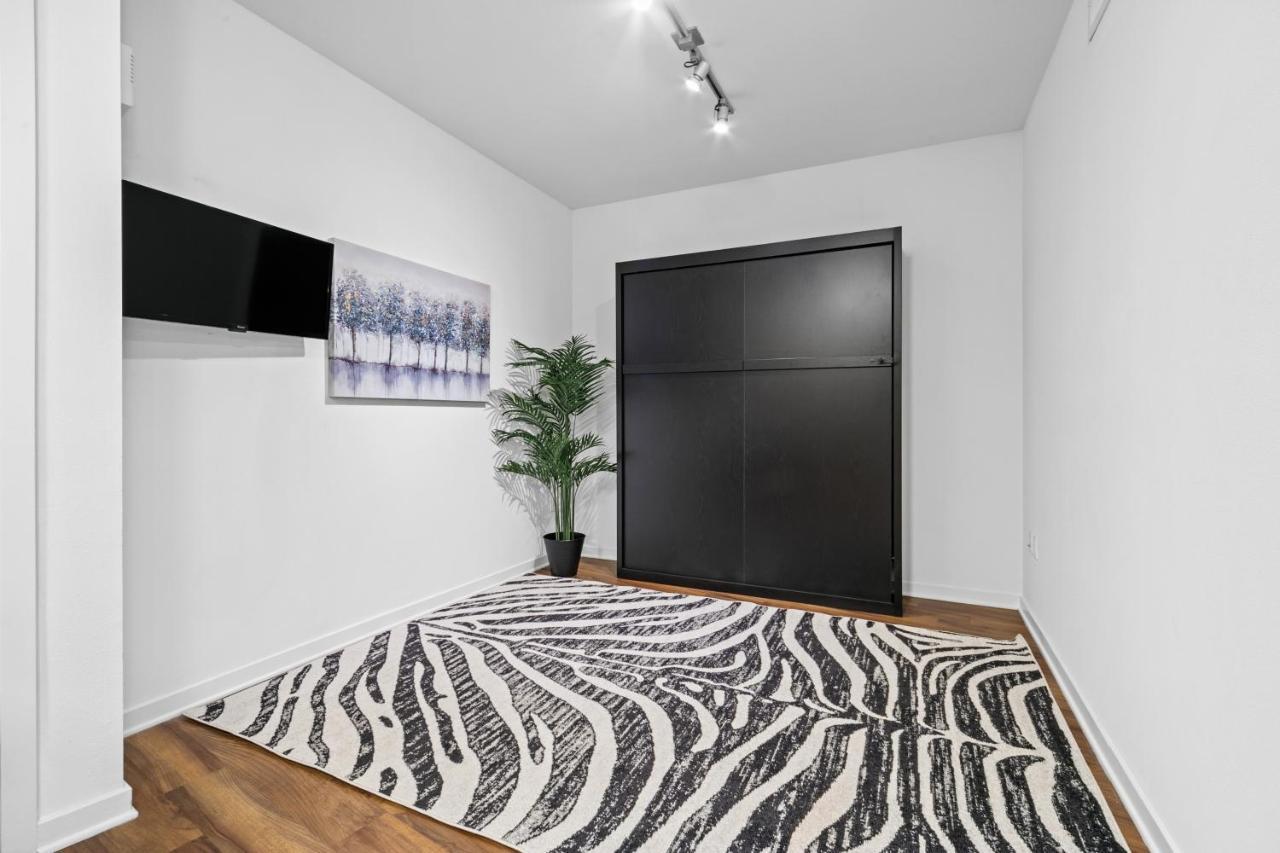 Beverly Grove Chic City Oasis 2 Bedroom Apt With Den 138 Los Angeles Exteriör bild
