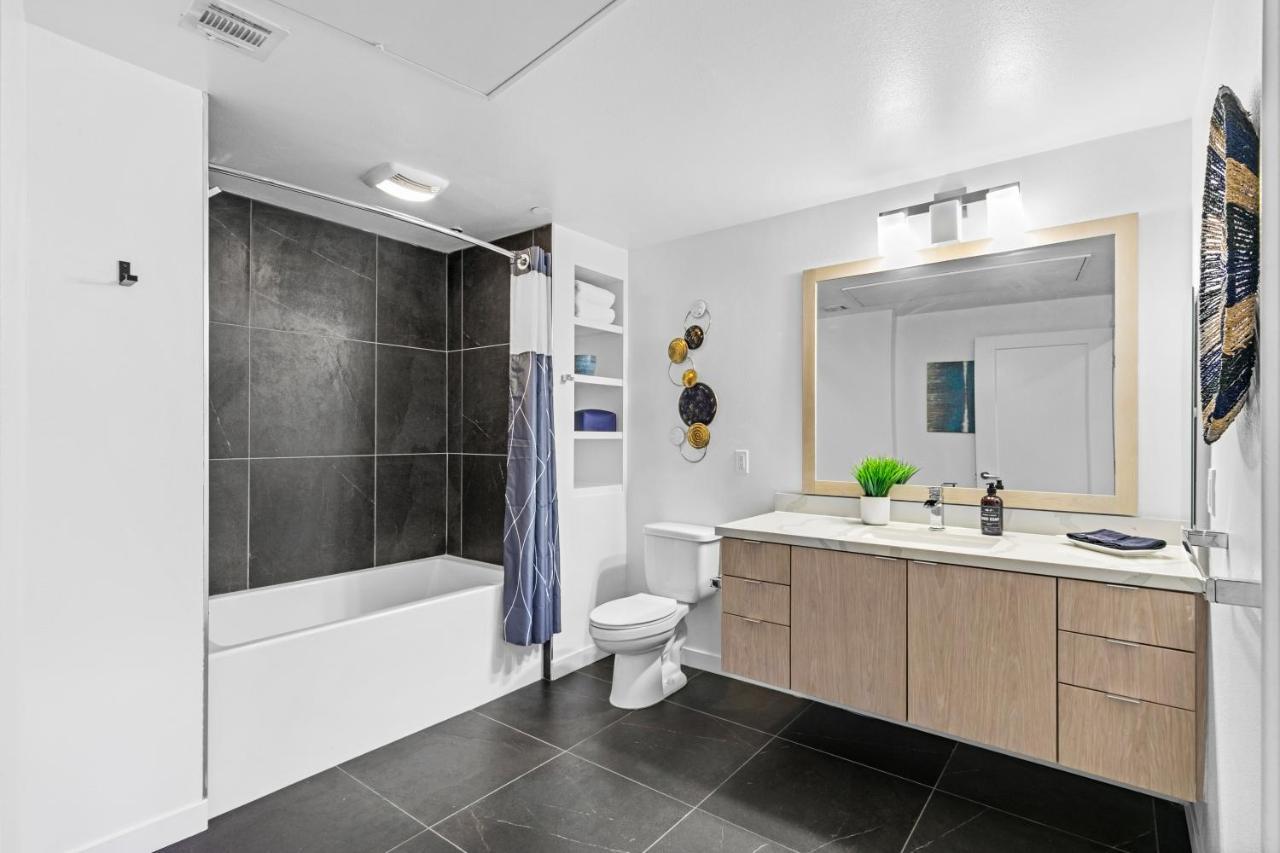 Beverly Grove Chic City Oasis 2 Bedroom Apt With Den 138 Los Angeles Exteriör bild