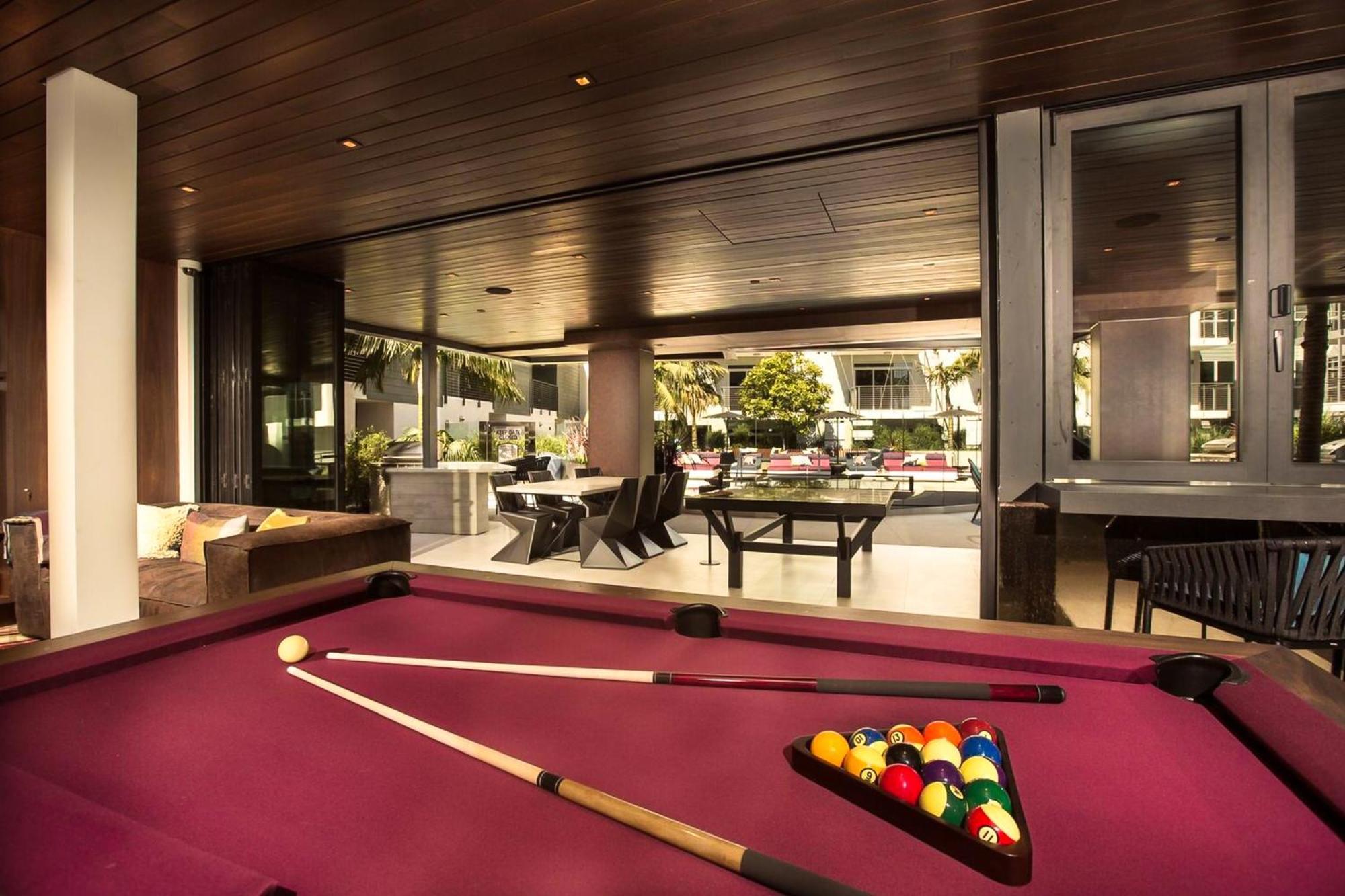 Beverly Grove Chic City Oasis 2 Bedroom Apt With Den 138 Los Angeles Exteriör bild